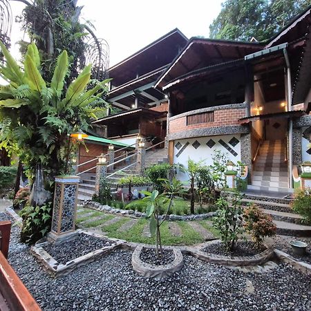 Sam'S Bungalows And Treks Bukit Lawang Exterior foto
