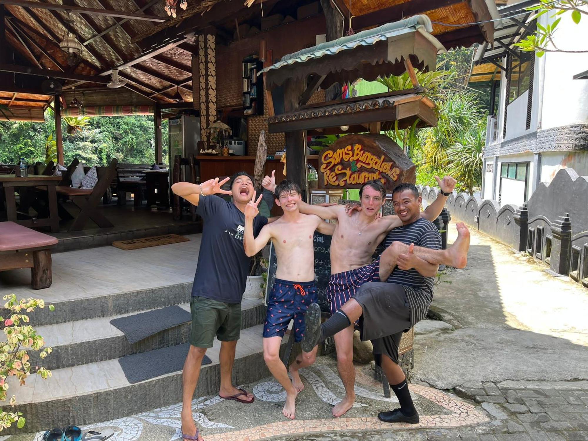 Sam'S Bungalows And Treks Bukit Lawang Exterior foto