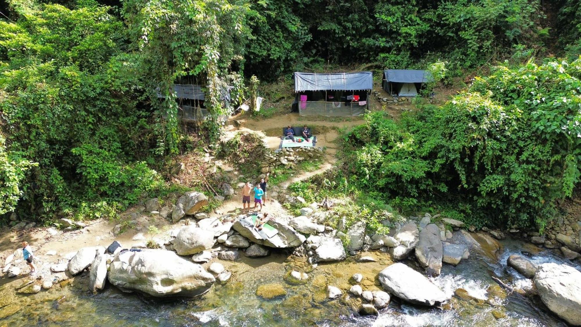 Sam'S Bungalows And Treks Bukit Lawang Exterior foto