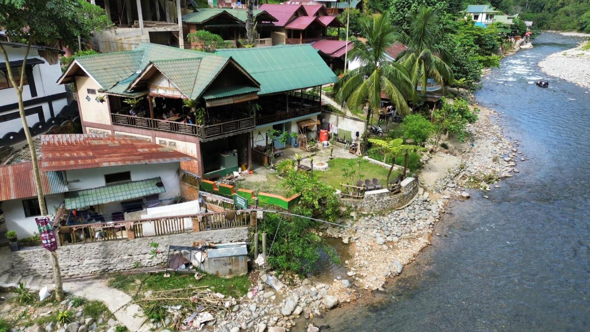 Sam'S Bungalows And Treks Bukit Lawang Exterior foto