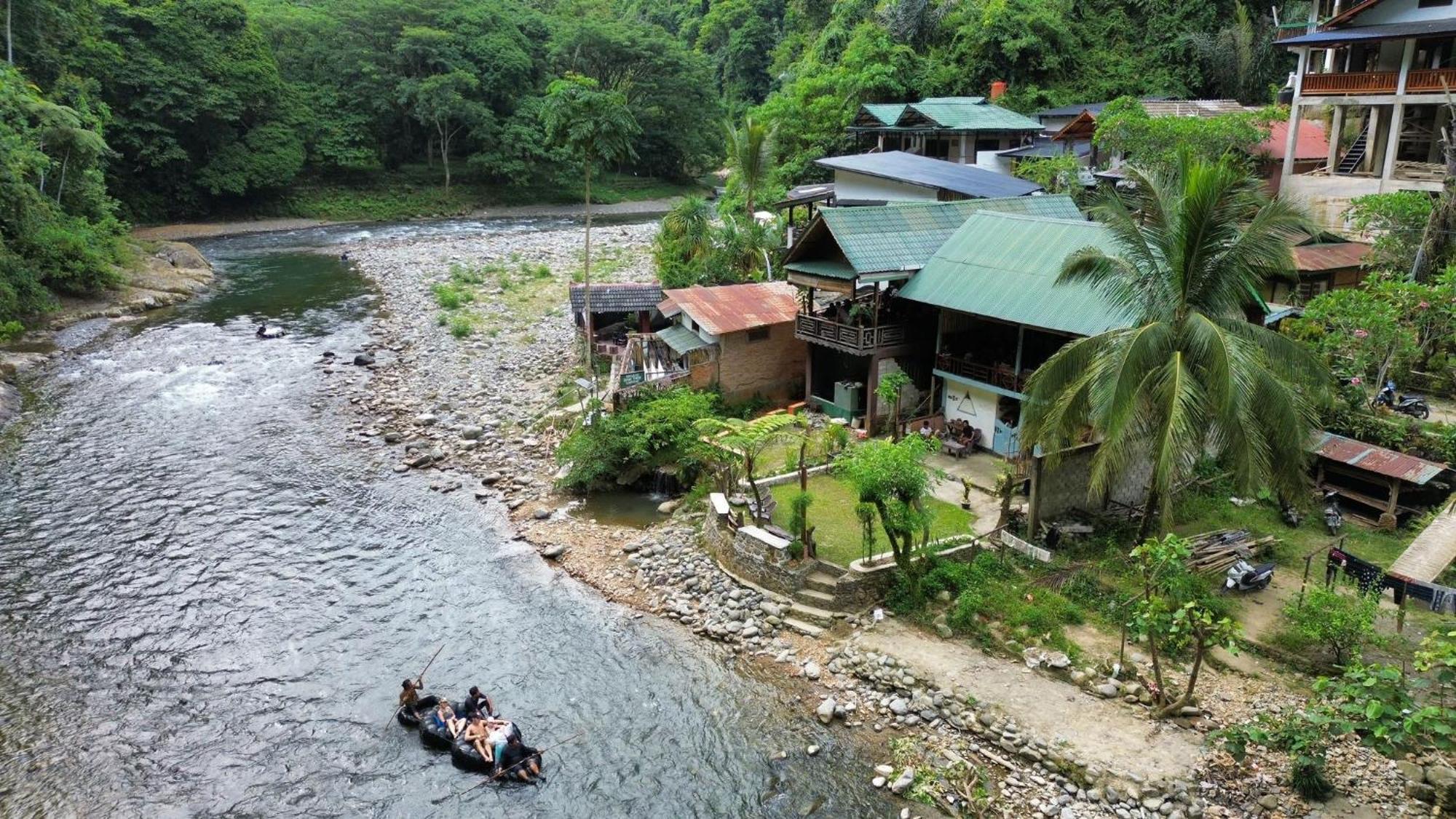 Sam'S Bungalows And Treks Bukit Lawang Exterior foto