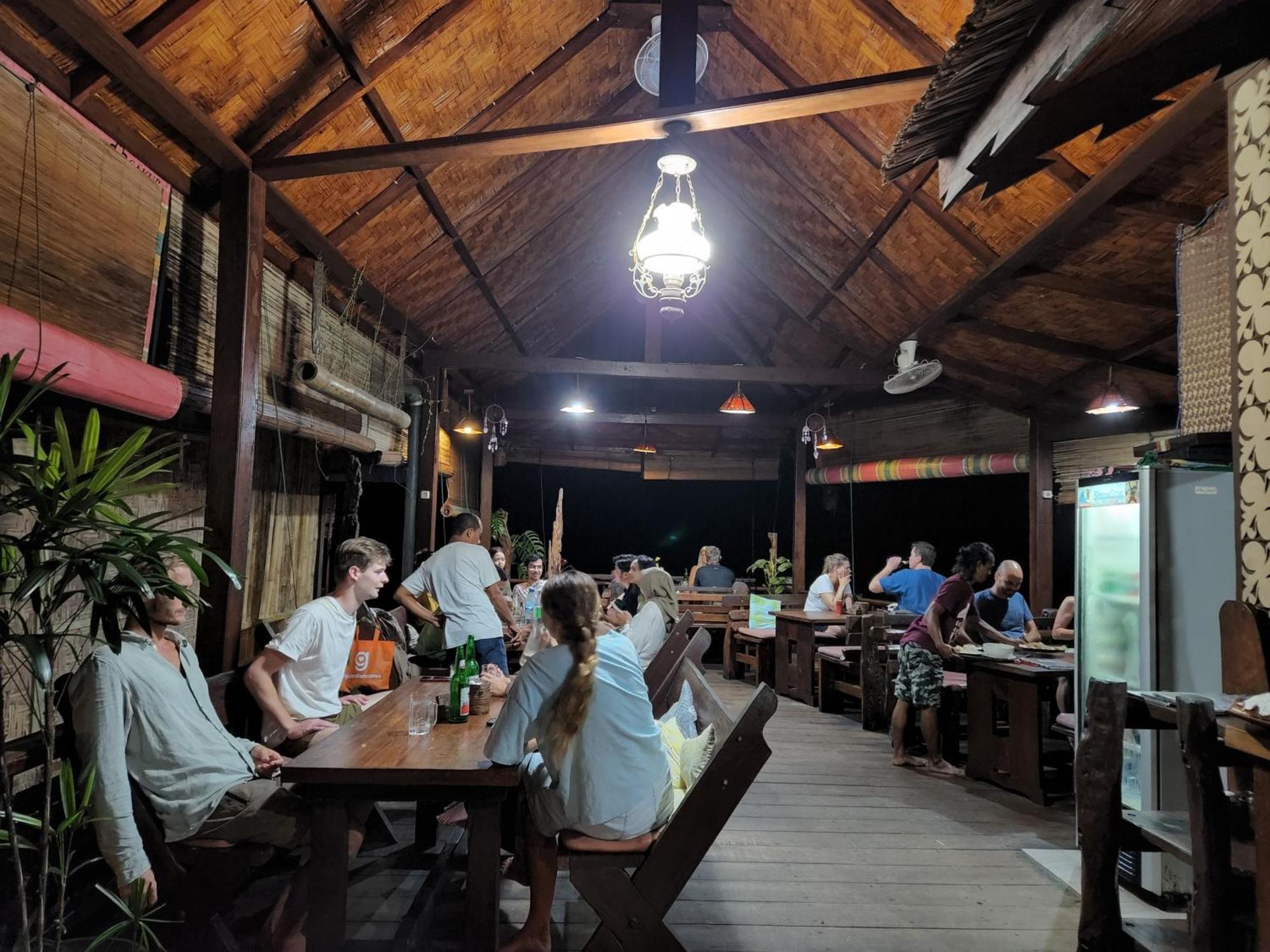 Sam'S Bungalows And Treks Bukit Lawang Exterior foto