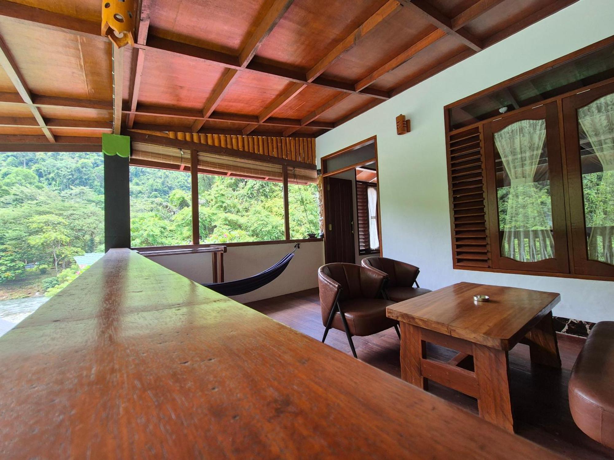 Sam'S Bungalows And Treks Bukit Lawang Exterior foto
