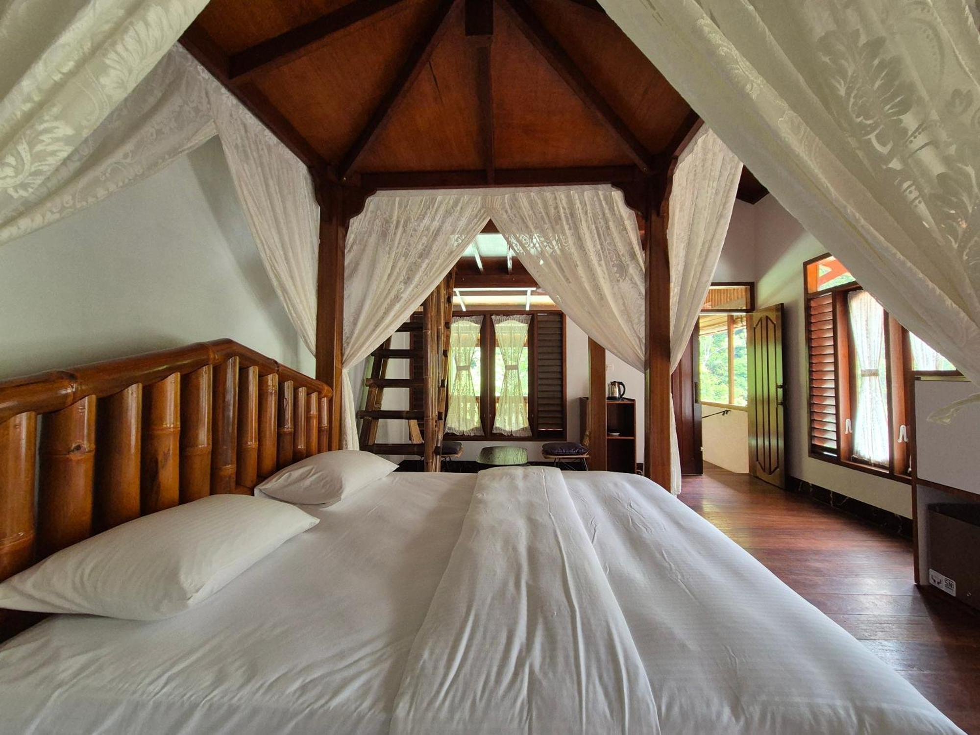Sam'S Bungalows And Treks Bukit Lawang Exterior foto