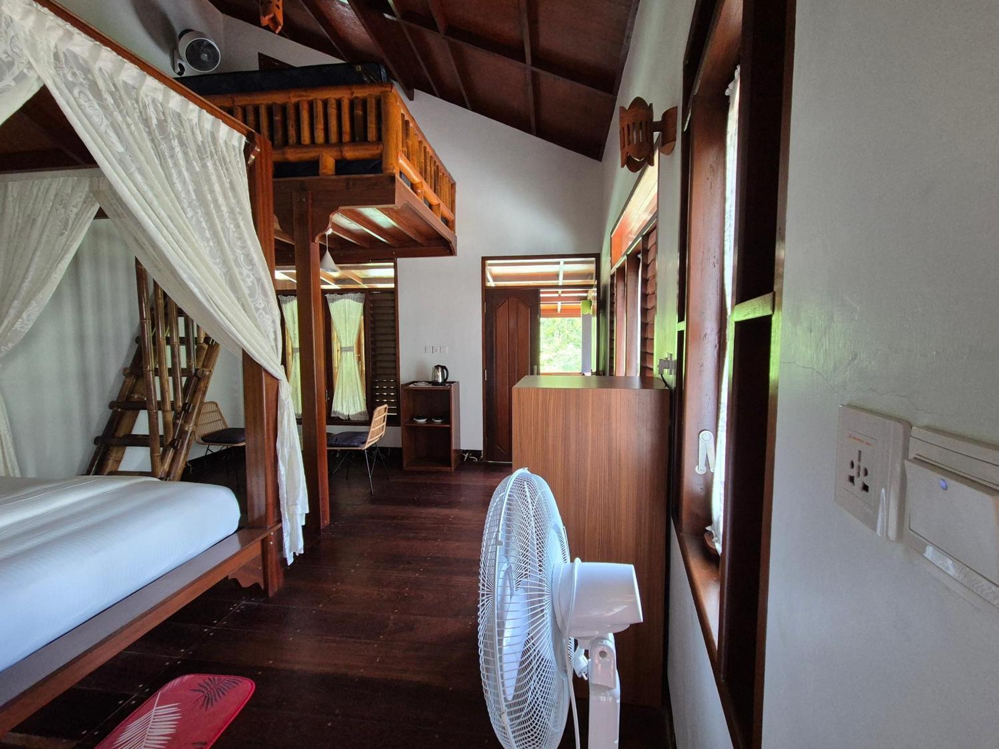 Sam'S Bungalows And Treks Bukit Lawang Exterior foto
