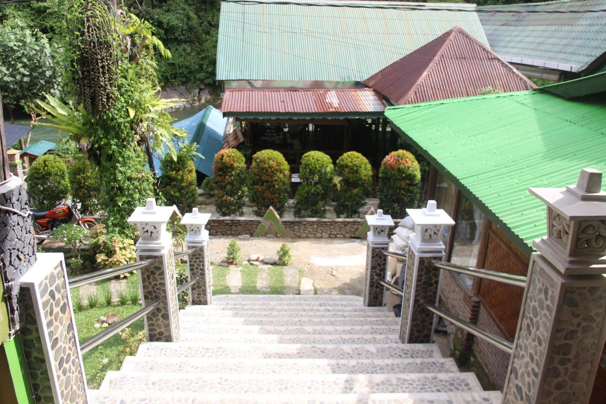 Sam'S Bungalows And Treks Bukit Lawang Exterior foto