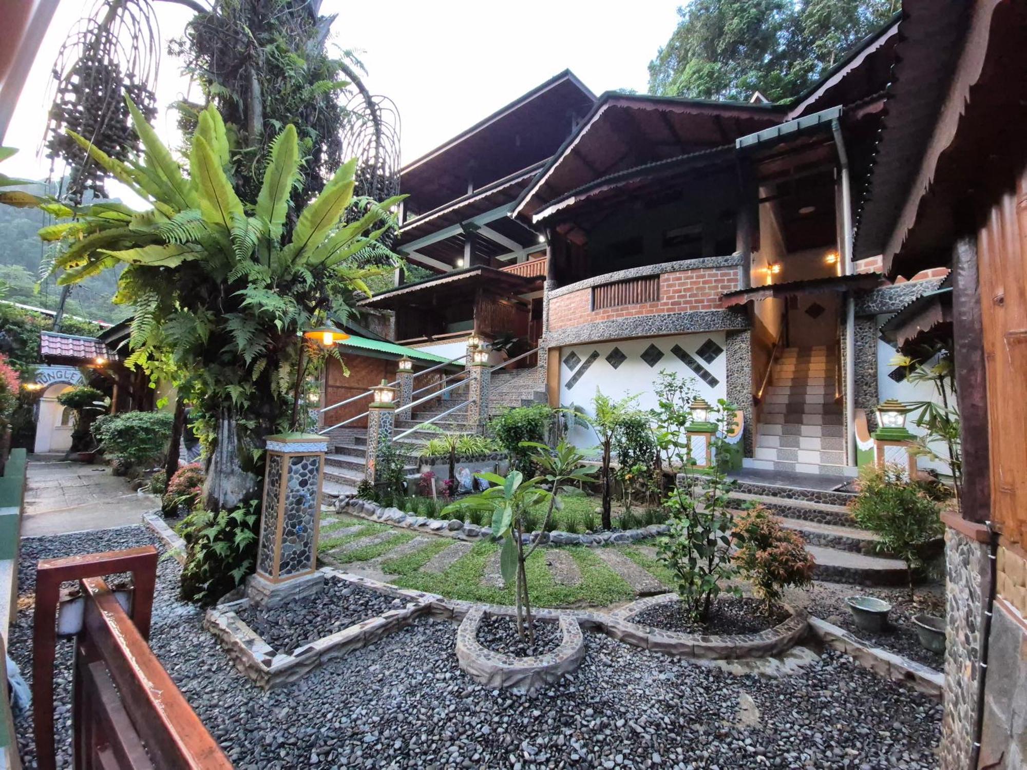Sam'S Bungalows And Treks Bukit Lawang Exterior foto